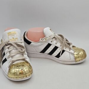 Adidas Superstar cloud white gold metallic toe shoes size 5.5